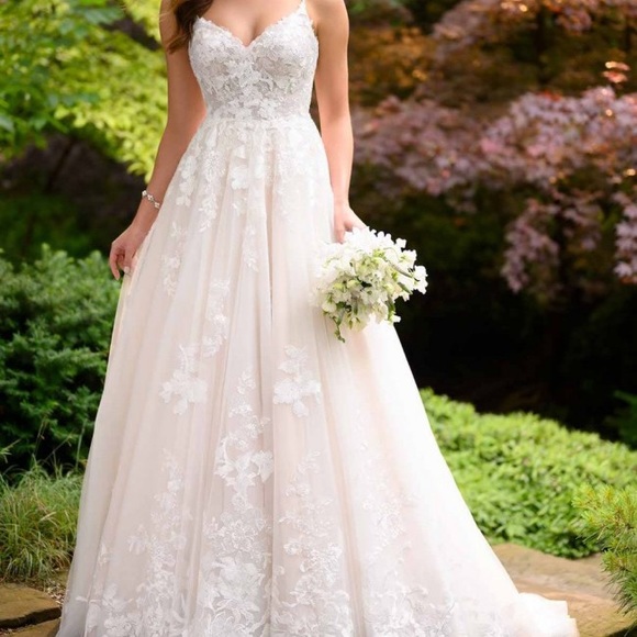 Essense of Australia D3032 - Picture 1 of 8